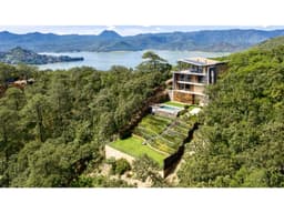 EXCLUSIVA CASA CON VISTA AL LAGO