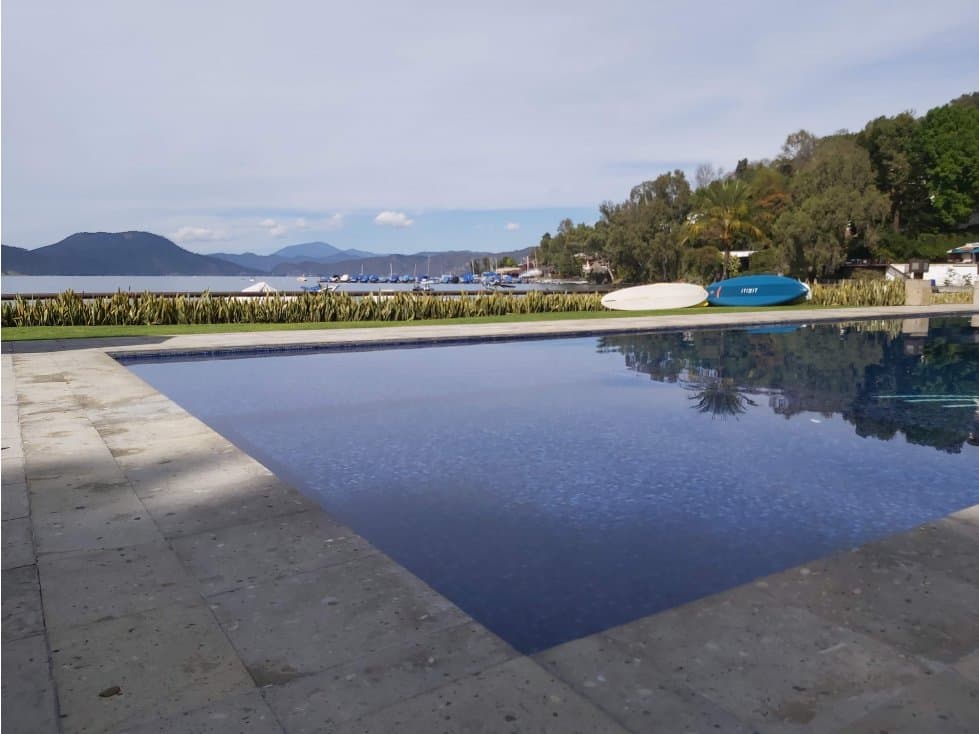 EXCELENTE PROPIEDAD CON ACCESO AL LAGO — foto 4