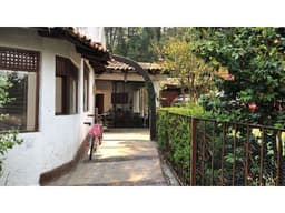 ACOGEDORA CASA EN AVÁNDARO