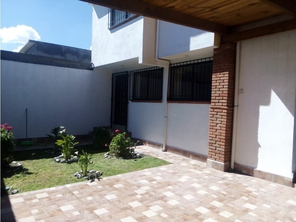 COMODA CASA EN ZINACANTEPEC TOLUCA — foto 1