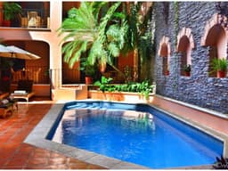 HOTEL DE LUJO EN LA QUINTA AV.