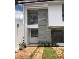 CASA EN VEANTA EN PASEO DE LAS REYNAS