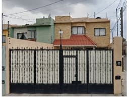 Se renta amplia casa calle uno, a un costado de la prepa 3 en Pachuca.
