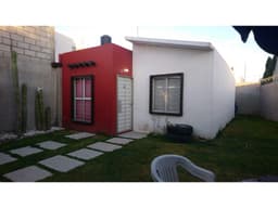 Bonita casa con JARDIN AMPLIO en paseos de Chavarría en Pachuca.