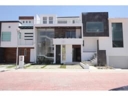 Magnifica casa nueva en Los Frailes en Pachuca, 4 recámaras.