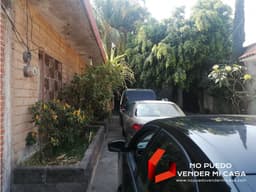 Propiedad con casita de 2 recamaras en Bosques de Cuernavaca