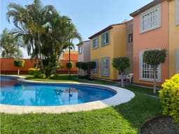 CASA CON ALBERCA EN VENTA EN LAS GARZAS EMILIANO ZAPATA