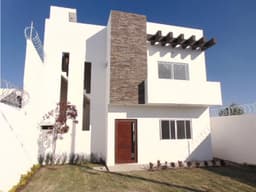 CASA EN VENTA 3 RECAMARAS CON ALBERCA Y ROOF A SUPER PRECIO
