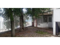 SE VENDE CASA EN ESQUINA DE SOBRE LEYVA
