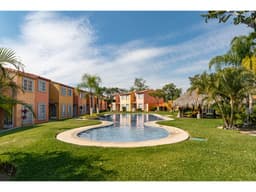 Casa en venta con alberca, en Morelos, aceptamos créditos.