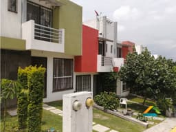 Casa de 3 recamaras con alberca en condominio