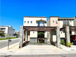 Se vende casa de 2 pisos en residencial en El Tezal, Cabo San Lucas