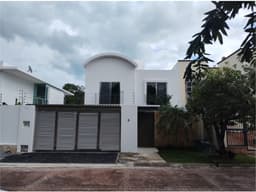 Cerrada de Contoy, Cancún en venta casa 2 niveles 3 recamaras