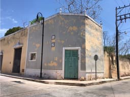 Casco de casa colonial en venta en San Juan, calle principal.