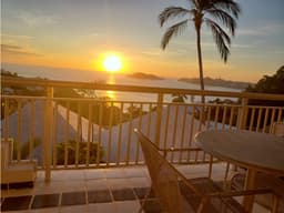 MARINA LAS BRISAS CASA CON VISTA 7 RECÁMARAS RENTA VACACIONAL.