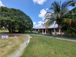 VENTA CASA MÉRIDA, CLUB LA CEIBA UNA PLANTA  VISTA AL CAMPO