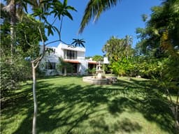VENTA CASA MERIDA CLUB DE GOLF LA CEIBA EN ESQUINA