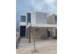 Casa en venta de 2 pisos y 3 recamaras en Conkal - Cholul