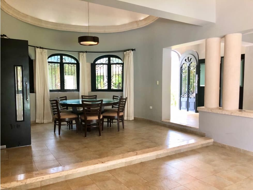 VENTA CASA MÉRIDA CLUB LA CEIBA UNA PLANTA REMODELADA — foto 2