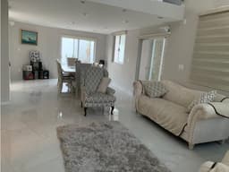 VENTA DE CASA EN PRIVADA 4 REC Y ROOF GARDEN Cd MADERAS QUERETARO