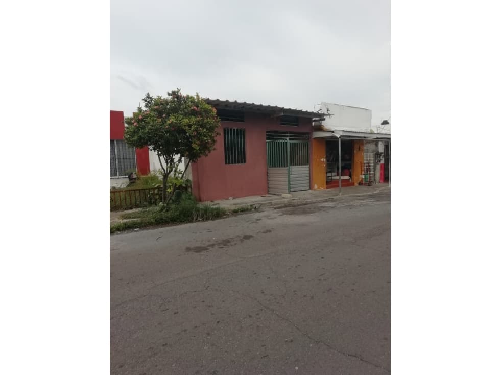 CASA REMODELADA EN COLINAS DE SANTA FE — foto 1