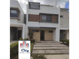 VENTA DE CASA EN JOSE NOVILLERO CON ALBERCA