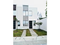 VENTA DE CASA EN CLUSTER CON ALBERCA RESD. DEL BOSQUE