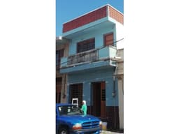 CASA REMODELADA EN EL CENTRO