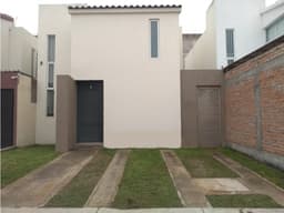 02514 SE VENDE BONITA CASA FRENTE A RANCHO SANTA MONICA, AGS.