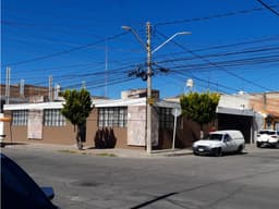 02338 SE VENDE CASA  A UNA CUADRA DE AV. INDEPENDENCIA, AGS.