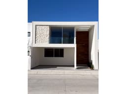 02428 SE VENDE CASA EN RESIDENCIAL LORETTA, AGS.