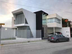 01571 SE VENDE MODERNA CASA POR PUERTA DEL SOL. AGS