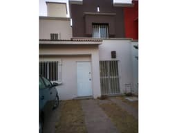 02450 SE RENTA BONITA CASA EN FRACCIONAMIENTO VILLA SUR, AGS.