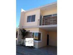 01979 SE VENDE HERMOSA CASA EN FRACCIONAMIENTO VILLA TERESA.