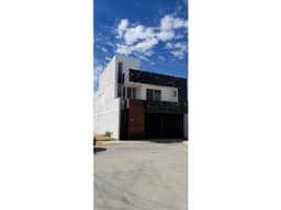 01810 SE VENDE MODERNA CASA EN  QUINTAS SAN ROMAN