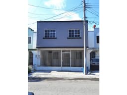 CASA EN RENTA HACIENDA LAS PALMAS FRENTE A PARQUE