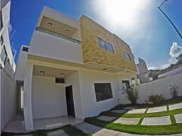 Casa en Venta en privada, con alberca