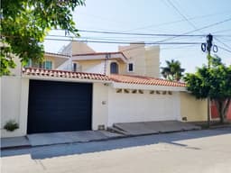 Casa en renta a pasos del Fraccionamiento Los Laureles