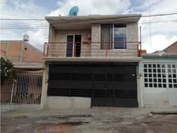 CASA EN PINTORES AGS A 1 CUADRA 3ER ANILLO SERVICIOS ESC TRANSP