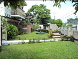 Casa con alberca en los Reyes Loma Alta