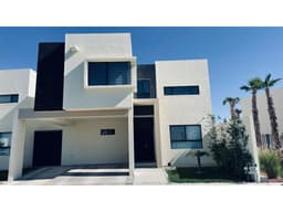 Casa en venta en esquina, 3 recamaras Zona Misión de los lagos