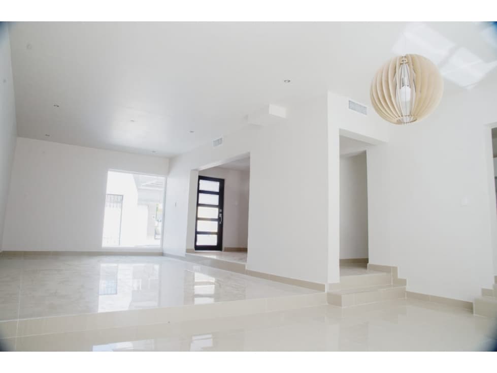 Casa espaciosa en Venta. Sector Galerías — foto 3