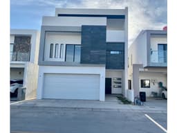 Casa en venta con alberca Fraccionamiento Residencial del Valle