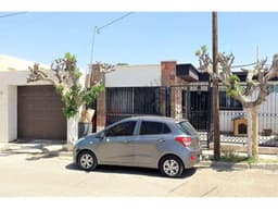 Casa en venta, muy cerca de Av. López Mateos