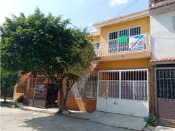 CASA AMPLIA Y COMODA EN TRANQUILO LUGAR