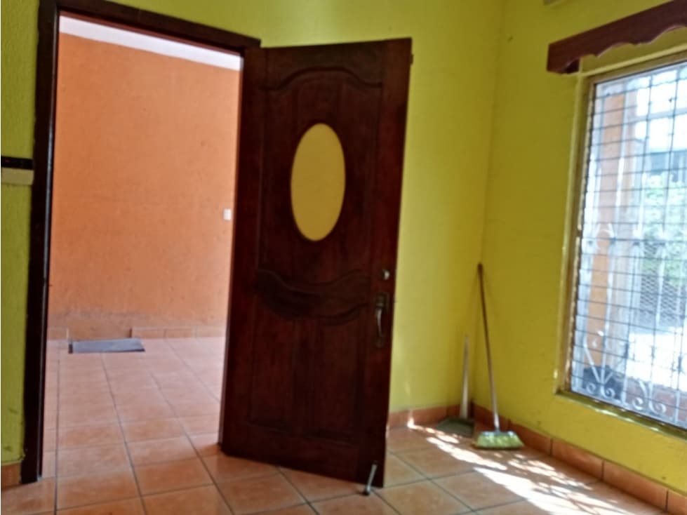 CASA AMPLIA Y COMODA EN TRANQUILO LUGAR — foto 5