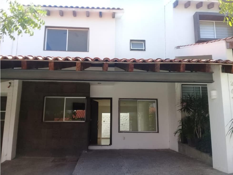 HERMOSA RESIDENCIA EN RENTA EN FRACC, TERRANOVA — foto 1
