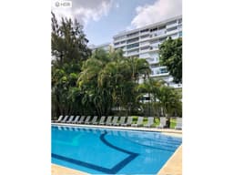 Departamento con finos acabados en agradable privada