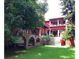 CASA EN EL CORAZON DE CUERNAVACA A 2 CUADRAS DE CATEDRAL.