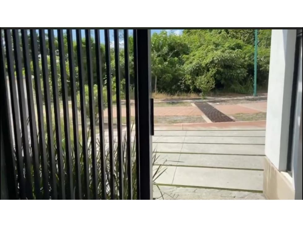 CASA EN VENTA EN EXCELENTE UBICACIÓN EN VALLE VERDE COLIMA — foto 1